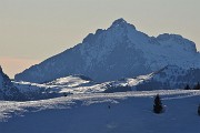 52 Maxi zoom  sulla Gignetta con i Piani di Bobbio in primo piano